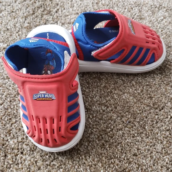 Adidas child's water/beach shoes - Picture 2 of 5